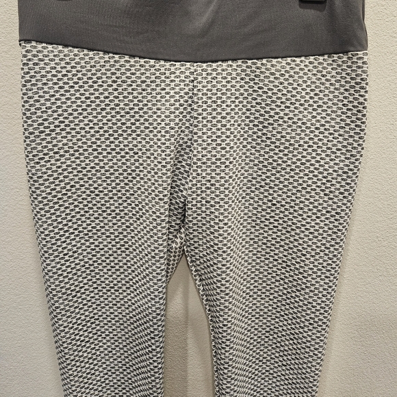 Gray and White Stretch/Fitted Leggings - Picture 2 of 3